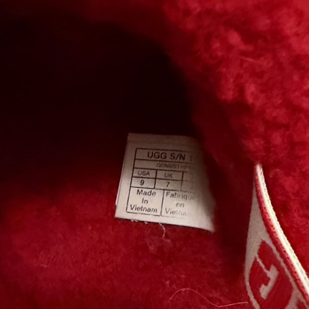 UGG Red Cozy Slippers - Picture 4 of 4